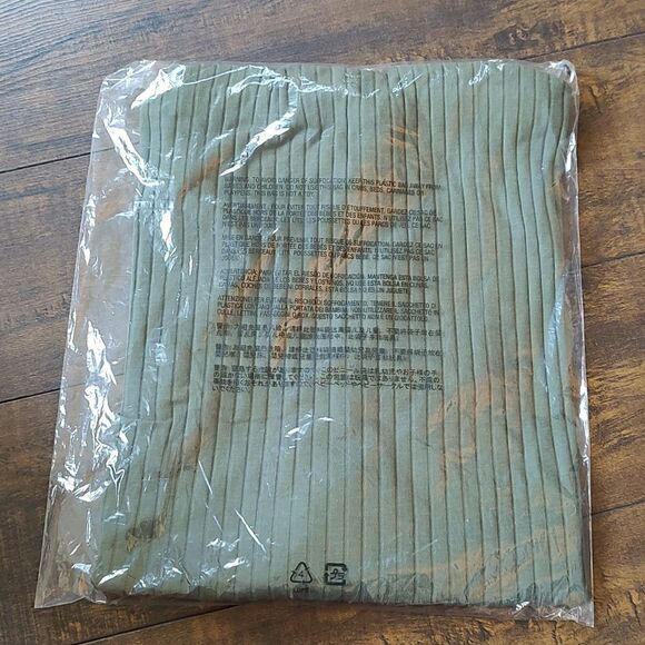 Old Navy Fitted Cropped Rib-Knit Cami Top For Women - Picture 3 of 6